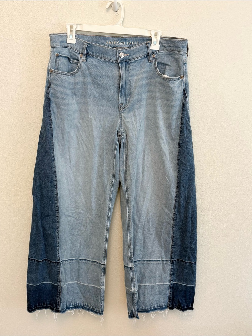 American Eagle Low Rise Ultra Wide Leg Jeans Light Wash Denim Two Tone Size 12S